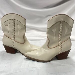 Women's‎ Shana Cowboy Boots - Universal Thread Off-White Size 8 Low Coastal Girl